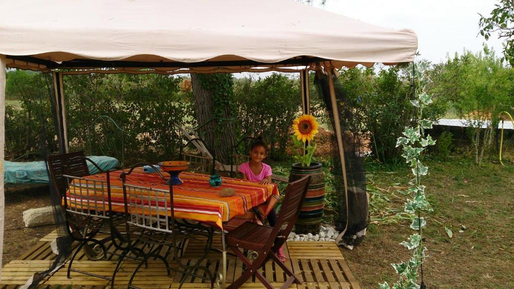Le Mas Du Ruisseau Bellegarde  Δωμάτιο φωτογραφία